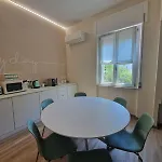 A Casa Di Leda - Ac, Posto Auto, Wi-fi 公寓